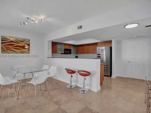 1-bedroom condo for rent in Sunny Isles Beach - 16699 COLLINS AV 3105 - MondialRealty