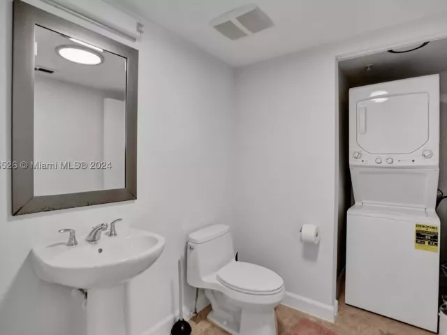 1-bedroom condo for rent in Sunny Isles Beach - 16699 COLLINS AV 3105 - MondialRealty