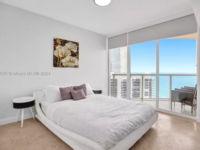 1-bedroom condo for rent in Sunny Isles Beach - 16699 COLLINS AV 3105 - MondialRealty
