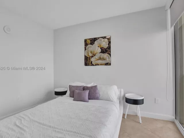 1-bedroom condo for rent in Sunny Isles Beach - 16699 COLLINS AV 3105 - MondialRealty