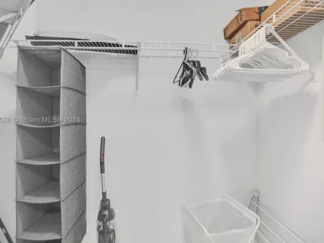 1-bedroom condo for rent in Sunny Isles Beach - 16699 COLLINS AV 3105 - MondialRealty