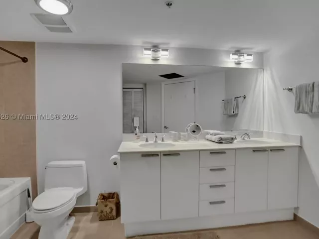 1-bedroom condo for rent in Sunny Isles Beach - 16699 COLLINS AV 3105 - MondialRealty