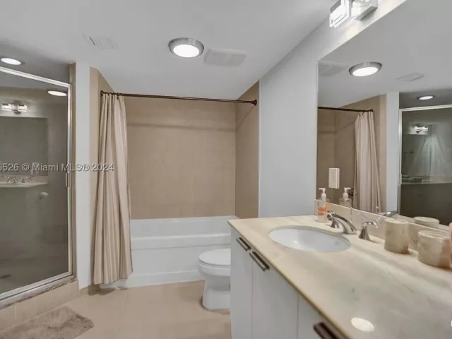 1-bedroom condo for rent in Sunny Isles Beach - 16699 COLLINS AV 3105 - MondialRealty