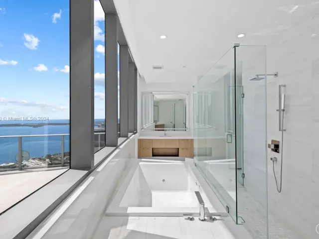 4-bedroom condo for sale in Miami - 851 NE 1st Ave PH 5700 - MondialRealty