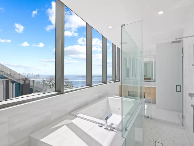 4-bedroom condo for sale in Miami - 851 NE 1st Ave PH 5700 - MondialRealty