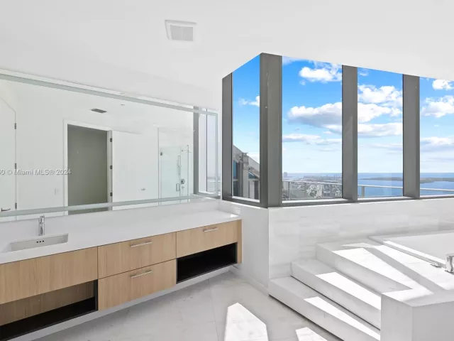4-bedroom condo for sale in Miami - 851 NE 1st Ave PH 5700 - MondialRealty