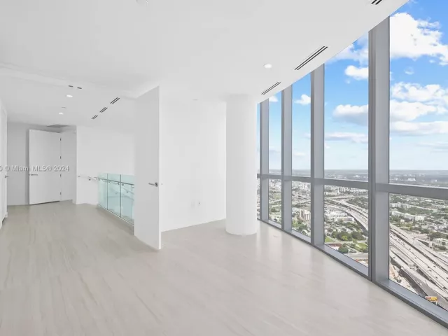 4-bedroom condo for sale in Miami - 851 NE 1st Ave PH 5700 - MondialRealty