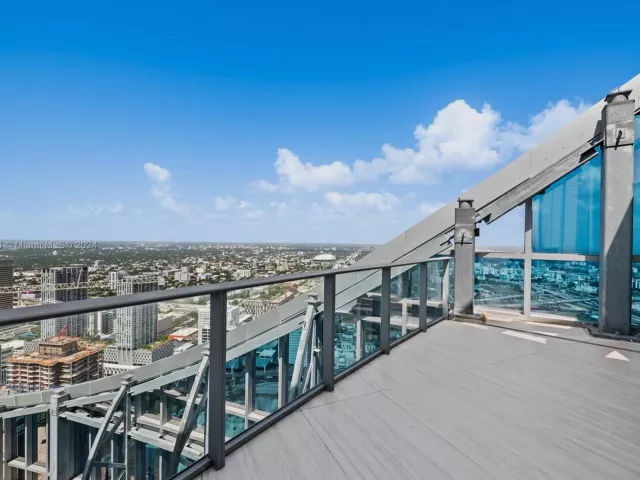 4-bedroom condo for sale in Miami - 851 NE 1st Ave PH 5700 - MondialRealty
