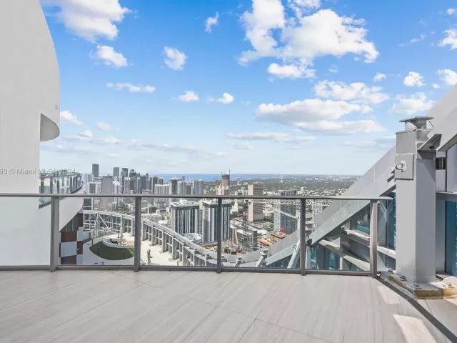 4-bedroom condo for sale in Miami - 851 NE 1st Ave PH 5700 - MondialRealty