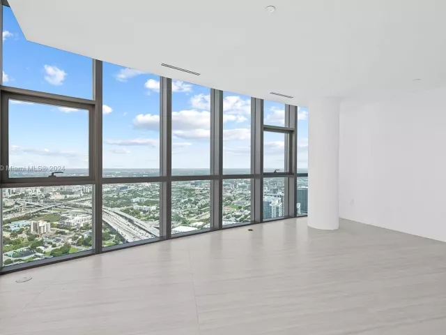 4-bedroom condo for sale in Miami - 851 NE 1st Ave PH 5700 - MondialRealty