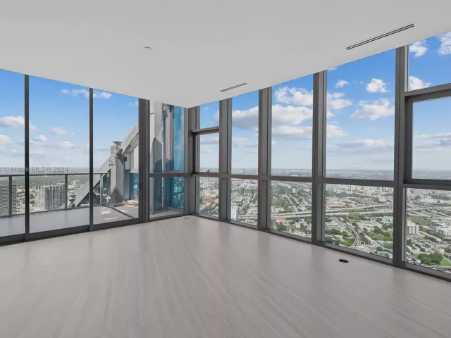 4-bedroom condo for sale in Miami - 851 NE 1st Ave PH 5700 - MondialRealty