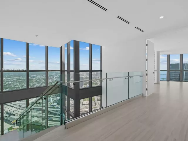 4-bedroom condo for sale in Miami - 851 NE 1st Ave PH 5700 - MondialRealty