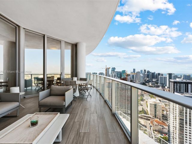 Apartment for sale  Unit #PH 5112 - photo 6123456