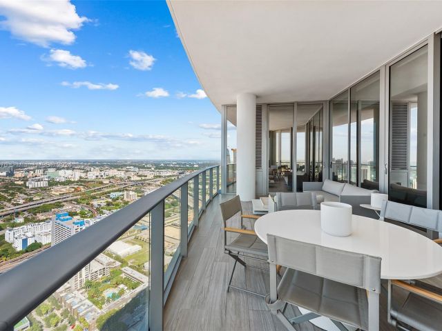 Apartment for sale  Unit #PH 5112 - photo 6123470