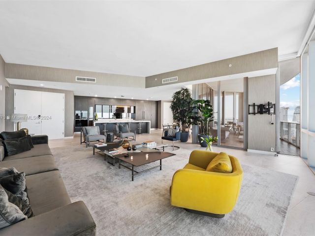 Apartment for sale  Unit #PH 5112 - photo 6123471