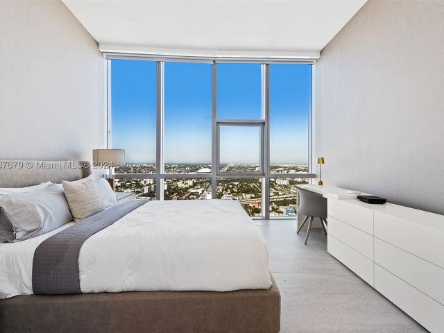 4-bedroom condo for sale in Miami - 851 NE 1st Ave PH 5112 - MondialRealty