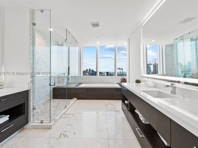 4-bedroom condo for sale in Miami - 851 NE 1st Ave PH 5112 - MondialRealty