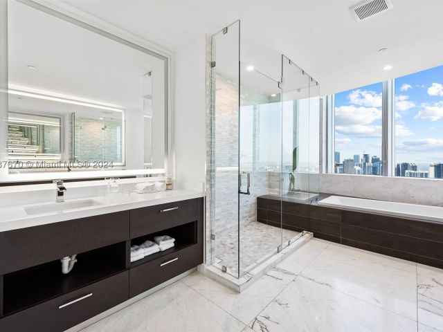4-bedroom condo for sale in Miami - 851 NE 1st Ave PH 5112 - MondialRealty
