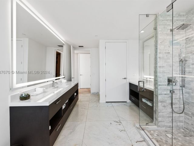 4-bedroom condo for sale in Miami - 851 NE 1st Ave PH 5112 - MondialRealty