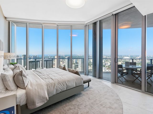 4-bedroom condo for sale in Miami - 851 NE 1st Ave PH 5112 - MondialRealty