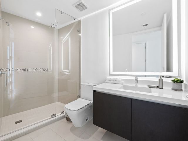 4-bedroom condo for sale in Miami - 851 NE 1st Ave PH 5112 - MondialRealty