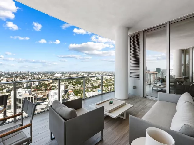4-bedroom condo for sale in Miami - 851 NE 1st Ave PH 5112 - MondialRealty