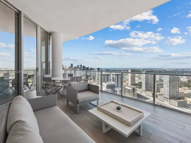 4-bedroom condo for sale in Miami - 851 NE 1st Ave PH 5112 - MondialRealty