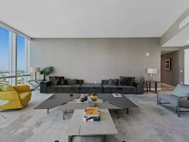 4-bedroom condo for sale in Miami - 851 NE 1st Ave PH 5112 - MondialRealty