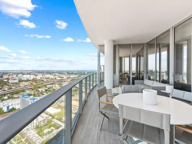 4-bedroom condo for sale in Miami - 851 NE 1st Ave PH 5112 - MondialRealty