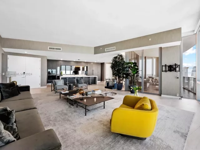 4-bedroom condo for sale in Miami - 851 NE 1st Ave PH 5112 - MondialRealty