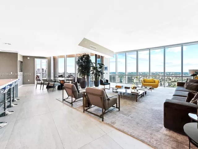 4-bedroom condo for sale in Miami - 851 NE 1st Ave PH 5112 - MondialRealty