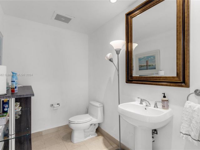 Apartment for sale  Unit #409 - photo 5606858