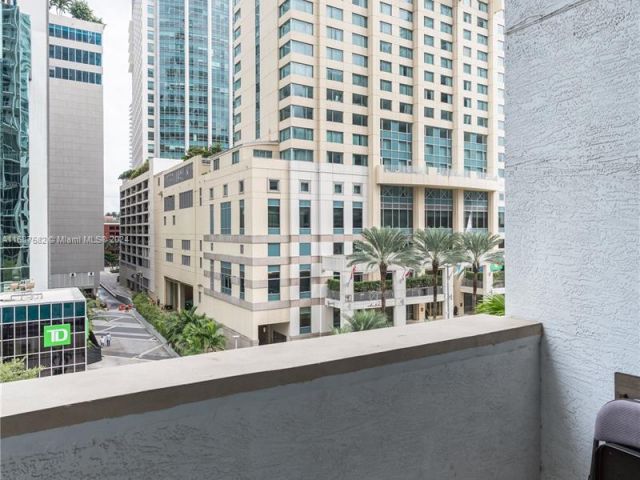 1-bedroom condo for sale in Miami - 1060 Brickell Ave 409 - MondialRealty