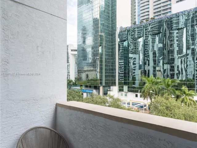 1-bedroom condo for sale in Miami - 1060 Brickell Ave 409 - MondialRealty
