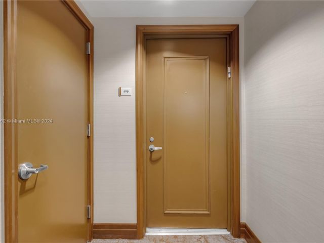 1-bedroom condo for sale in Miami - 1060 Brickell Ave 409 - MondialRealty