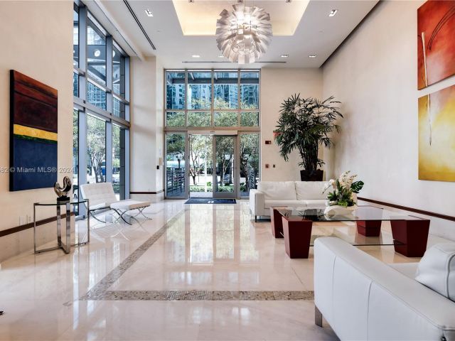 1-bedroom condo for sale in Miami - 1060 Brickell Ave 409 - MondialRealty