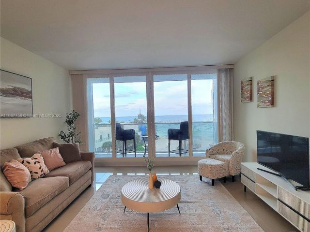 1-bedroom condo for rent in Hollywood - 3505 S Ocean Dr 507 - MondialRealty