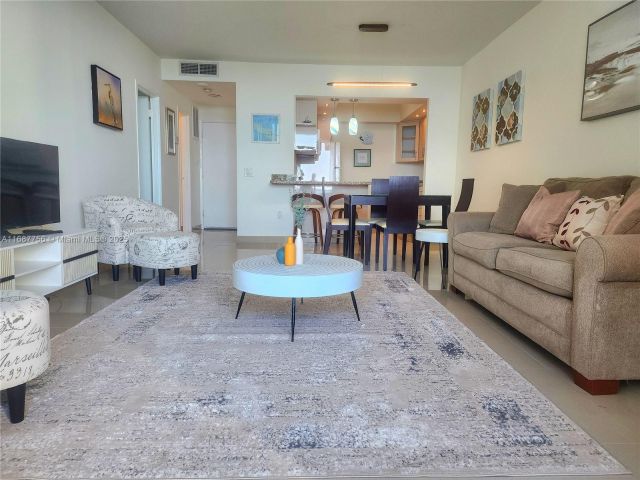 1-bedroom condo for rent in Hollywood - 3505 S Ocean Dr 507 - MondialRealty