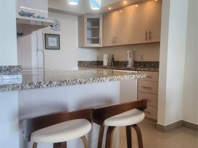 1-bedroom condo for rent in Hollywood - 3505 S Ocean Dr 507 - MondialRealty