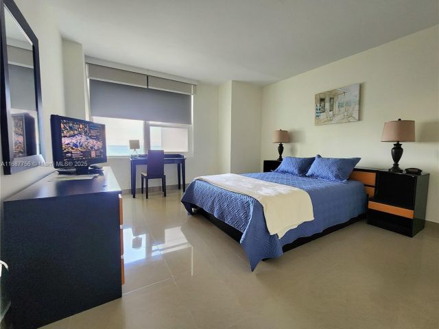 1-bedroom condo for rent in Hollywood - 3505 S Ocean Dr 507 - MondialRealty