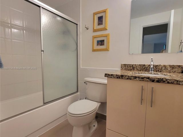 1-bedroom condo for rent in Hollywood - 3505 S Ocean Dr 507 - MondialRealty