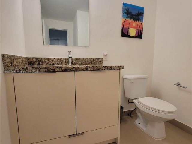 1-bedroom condo for rent in Hollywood - 3505 S Ocean Dr 507 - MondialRealty