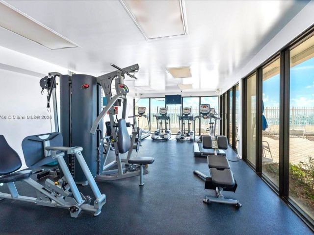 1-bedroom condo for rent in Hollywood - 3505 S Ocean Dr 507 - MondialRealty