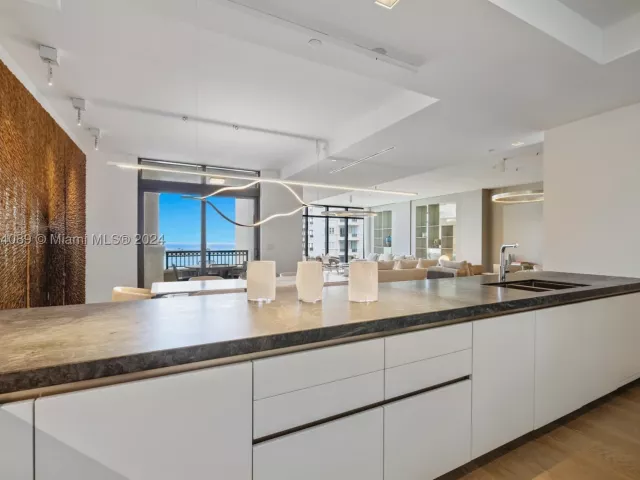 3-bedroom condo for sale in Miami Beach - 7065 Fisher Island Dr 7065 - MondialRealty