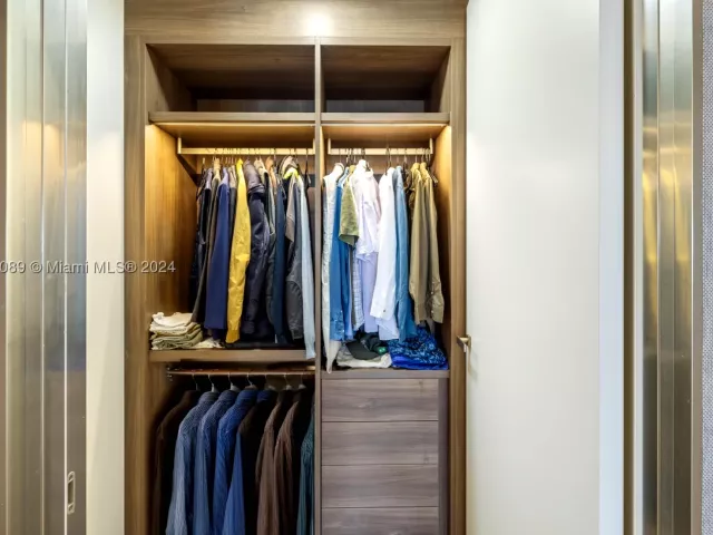 3-bedroom condo for sale in Miami Beach - 7065 Fisher Island Dr 7065 - MondialRealty
