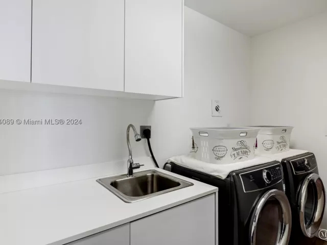 3-bedroom condo for sale in Miami Beach - 7065 Fisher Island Dr 7065 - MondialRealty