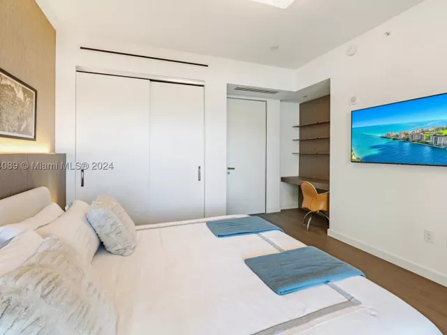 3-bedroom condo for sale in Miami Beach - 7065 Fisher Island Dr 7065 - MondialRealty