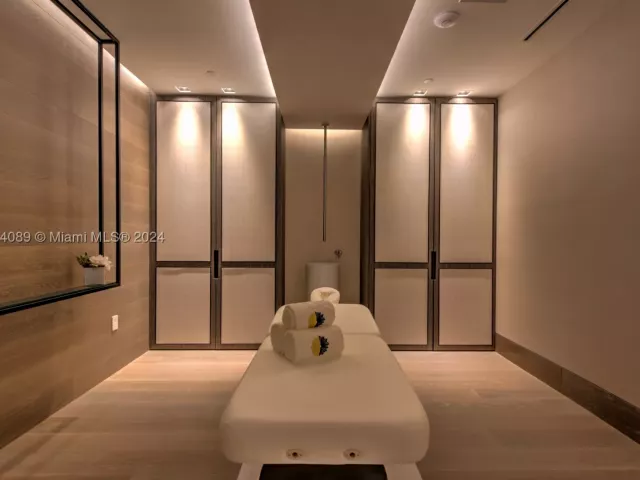 3-bedroom condo for sale in Miami Beach - 7065 Fisher Island Dr 7065 - MondialRealty