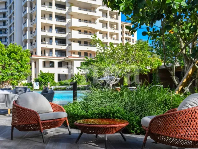 3-bedroom condo for sale in Miami Beach - 7065 Fisher Island Dr 7065 - MondialRealty