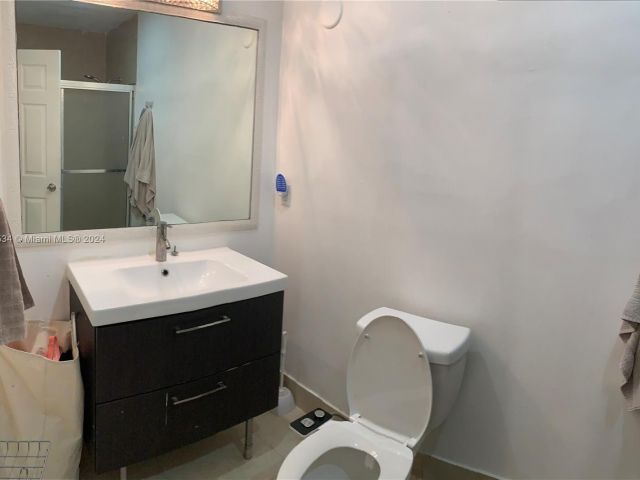 Home for sale at 815 NE 178th Ter - photo 5985566